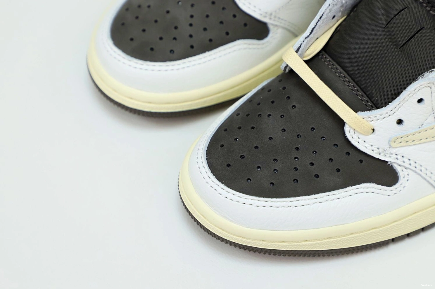 TRAVIS REVERSE LOW OG AIR MOCHA X SCOTT 1 JORDAN 0228